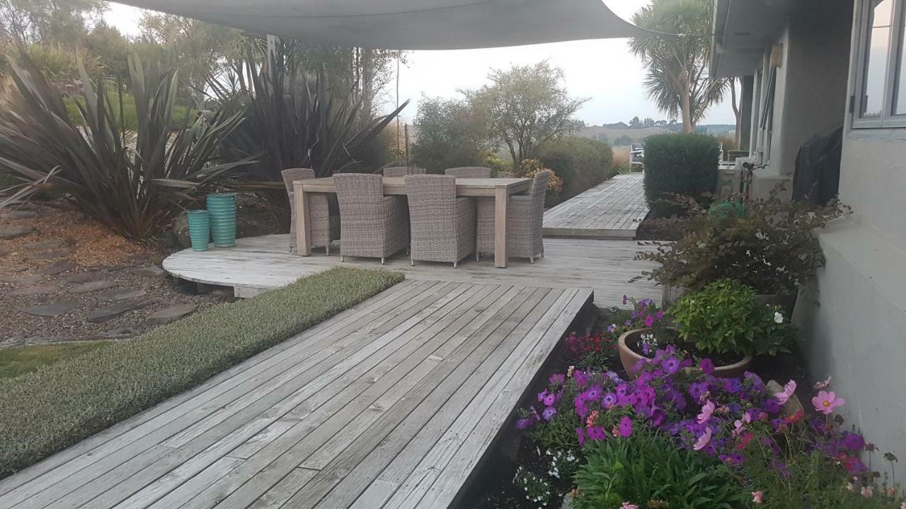 Above The River Karapiro Bed & Breakfast Экстерьер фото